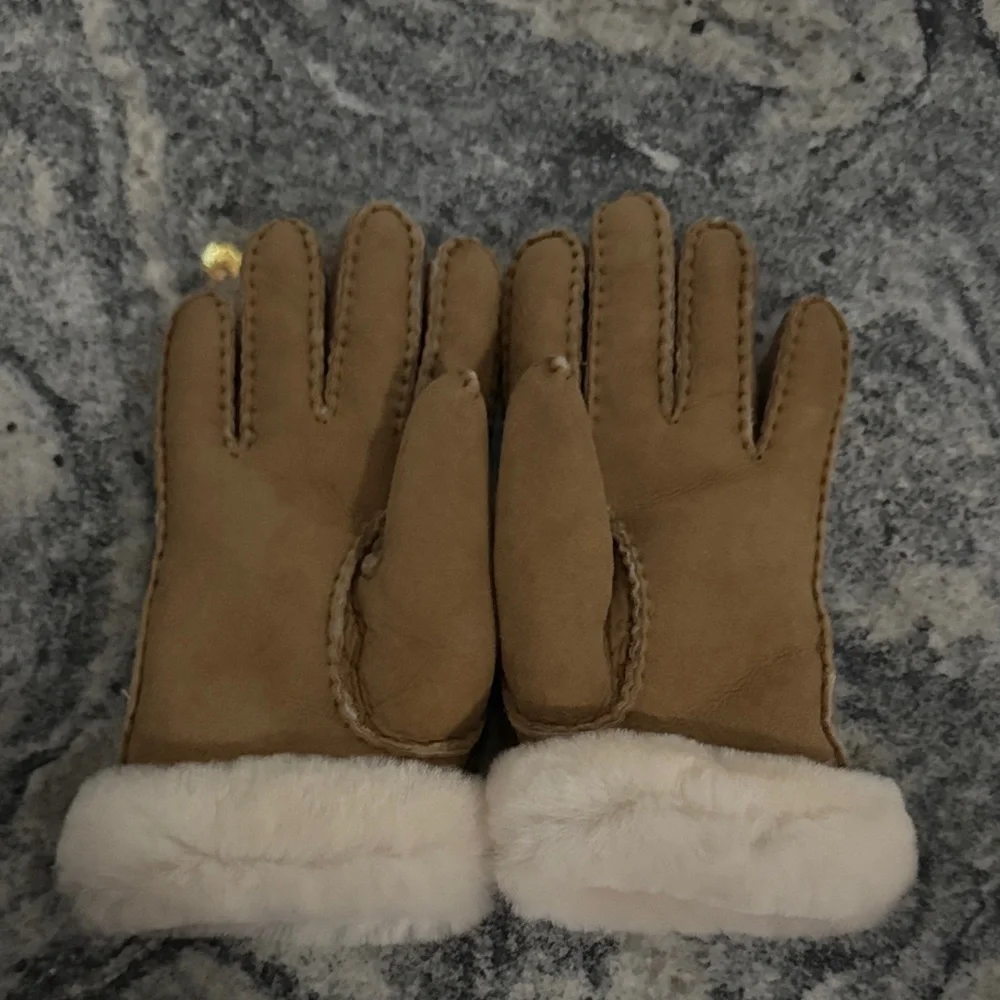 UGG‎ Brown Suede Gloves with Cream Fur Trim